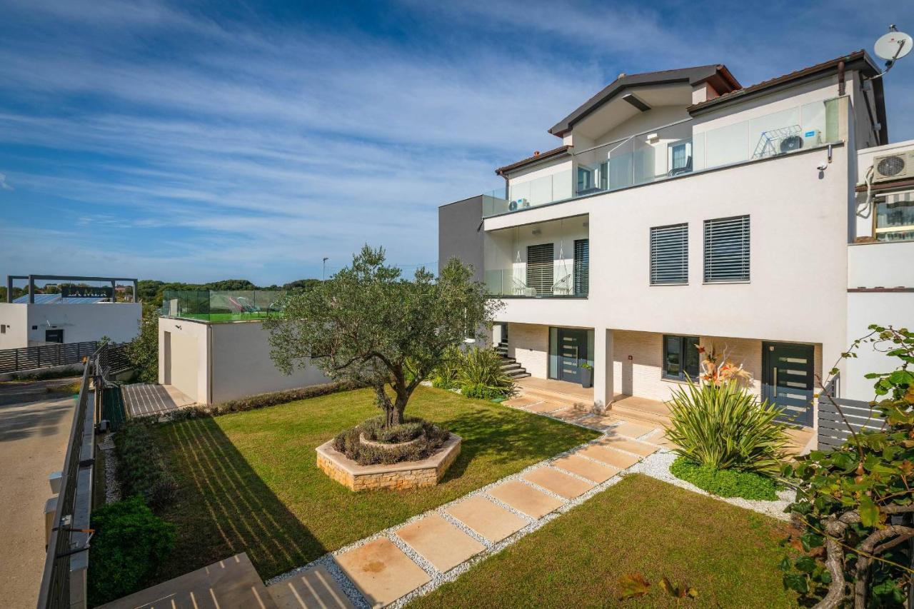 Apartments La Mer Pula Exterior photo