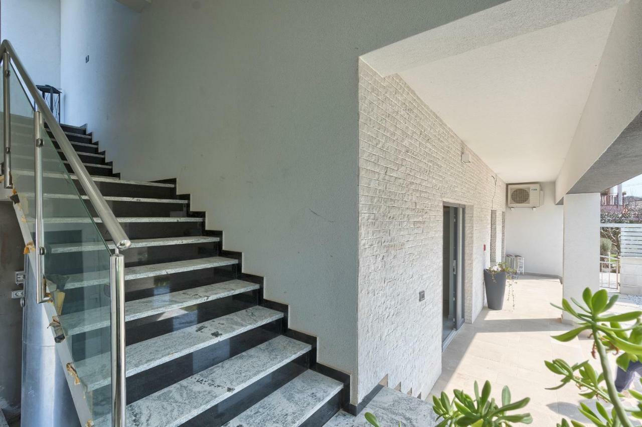 Apartments La Mer Pula Exterior photo