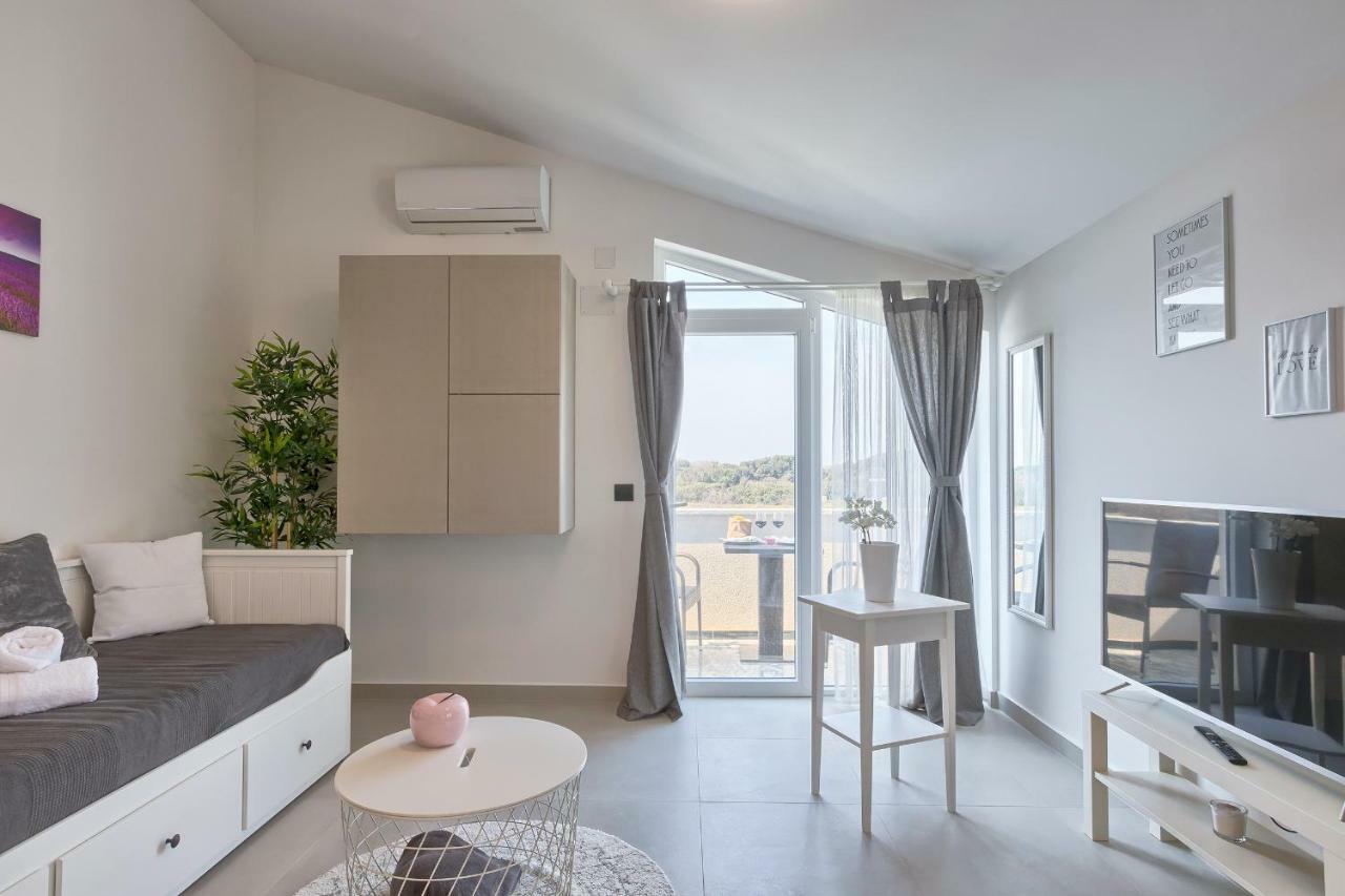 Apartments La Mer Pula Exterior photo