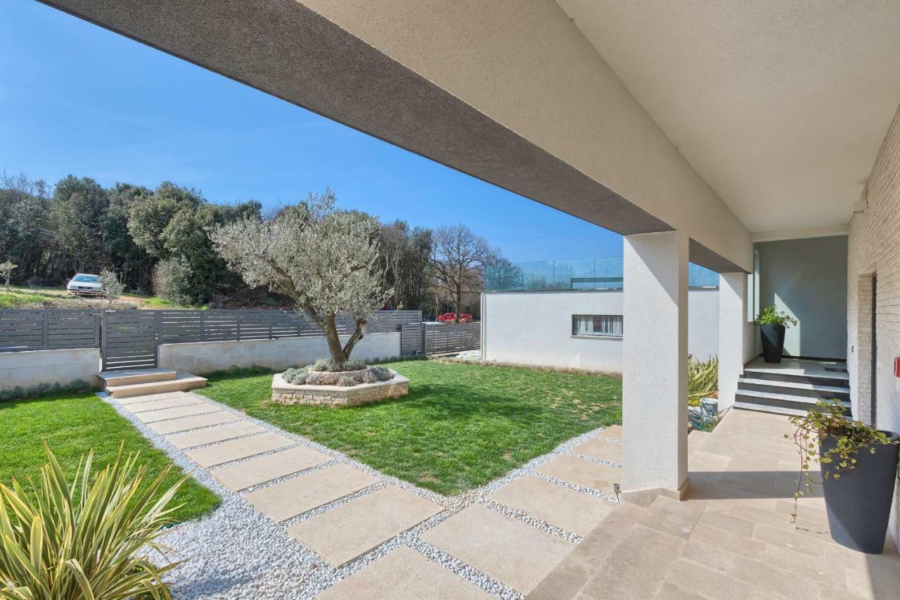 Apartments La Mer Pula Exterior photo
